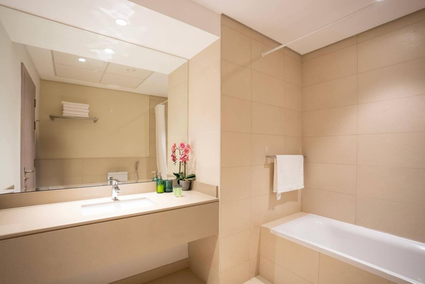 2br Spacious At Yas Island Apartment *